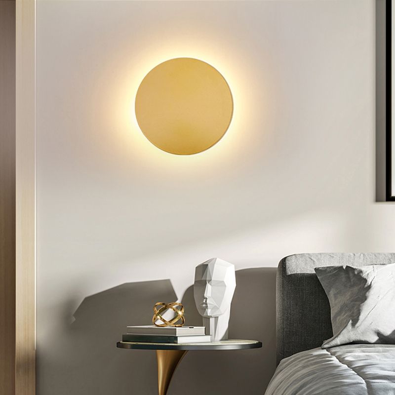 Minimalist round halo LED wall sconce
