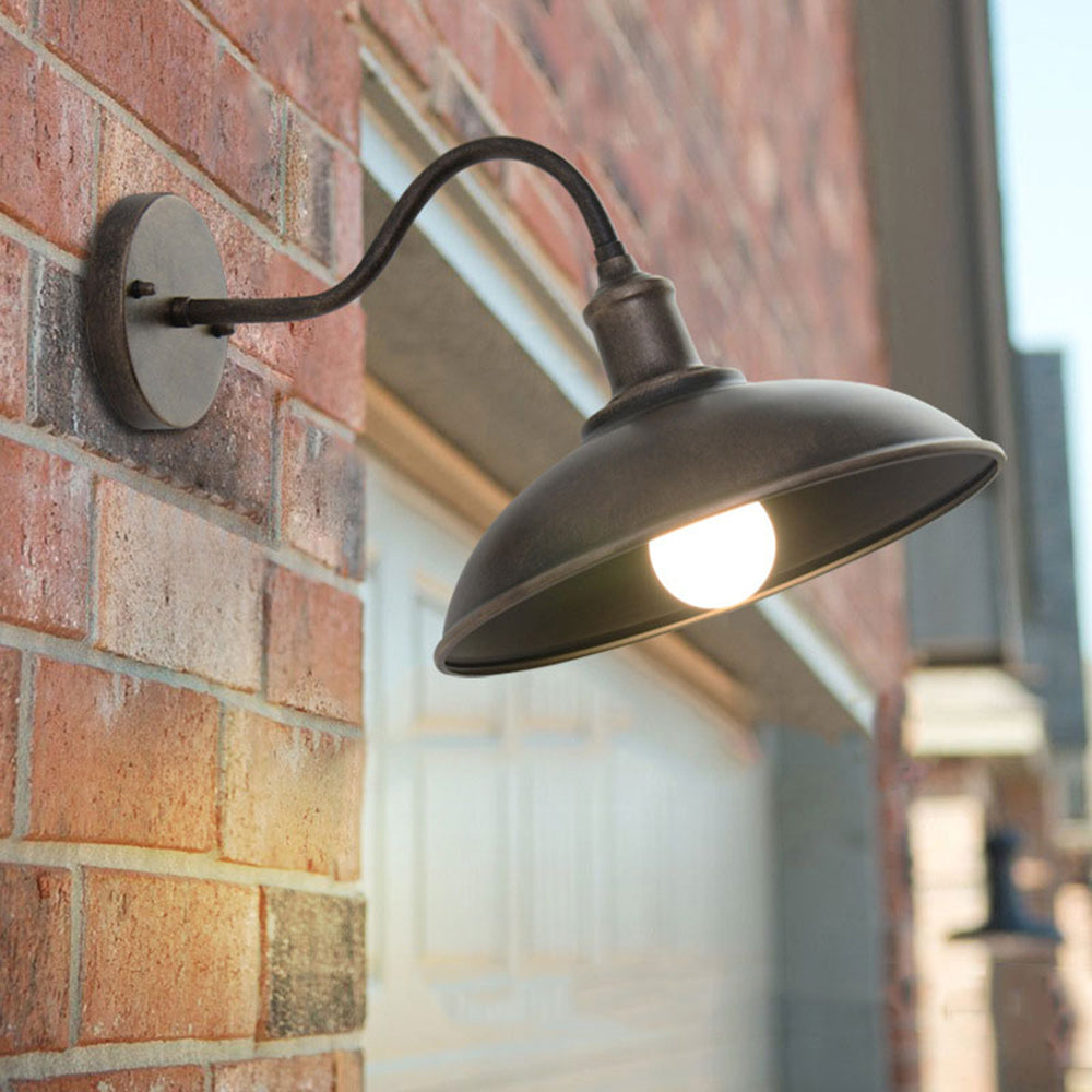 Industrial Gooseneck Outdoor Barn Light – Curved Arm Lantern
