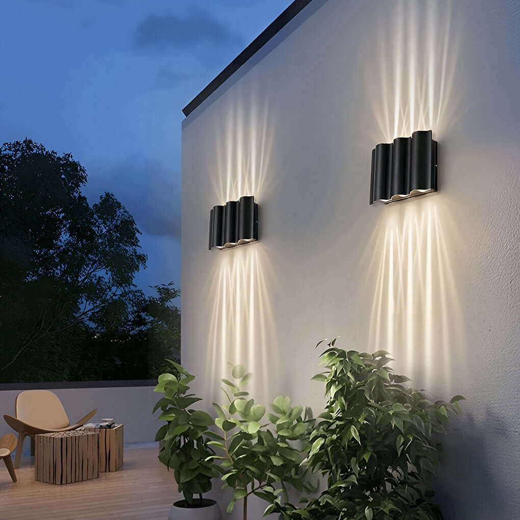 Modern Wave LED Outdoor Wall Light – Black