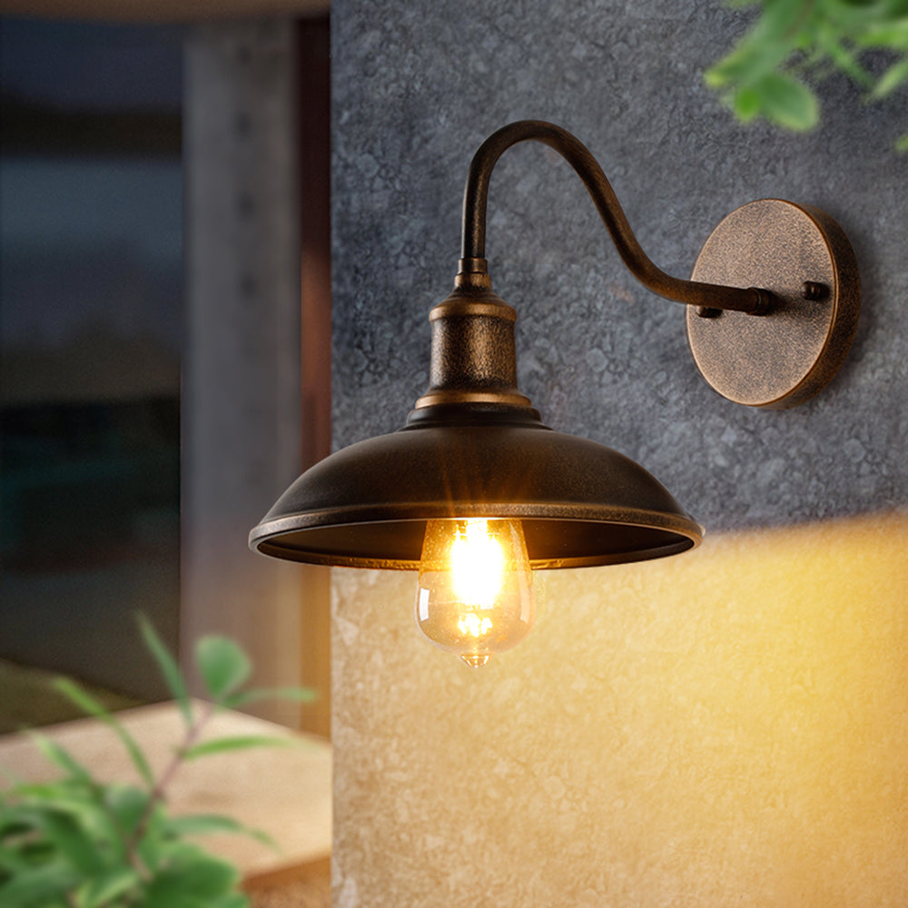 Industrial gooseneck outdoor barn light