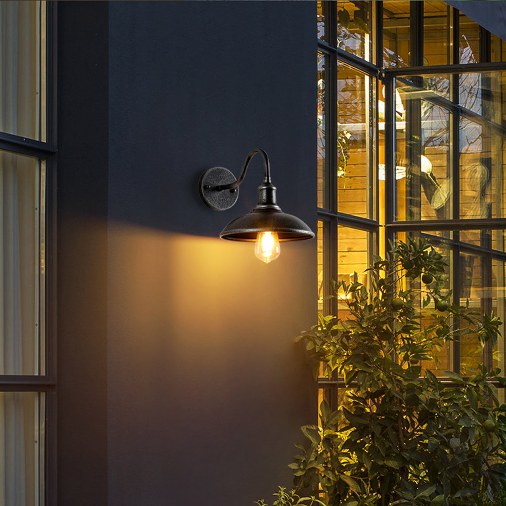 Industrial Gooseneck Outdoor Barn Light – Curved Arm Lantern