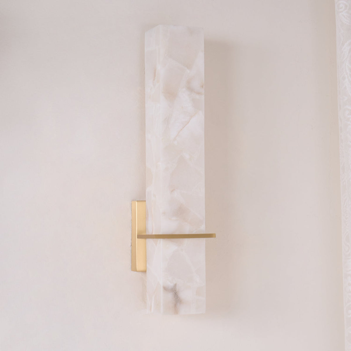 Alabaster & Brass LED Wall Sconce – 18.9"