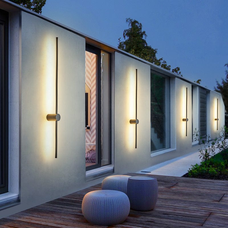 Minimalist linear LED outdoor wall light