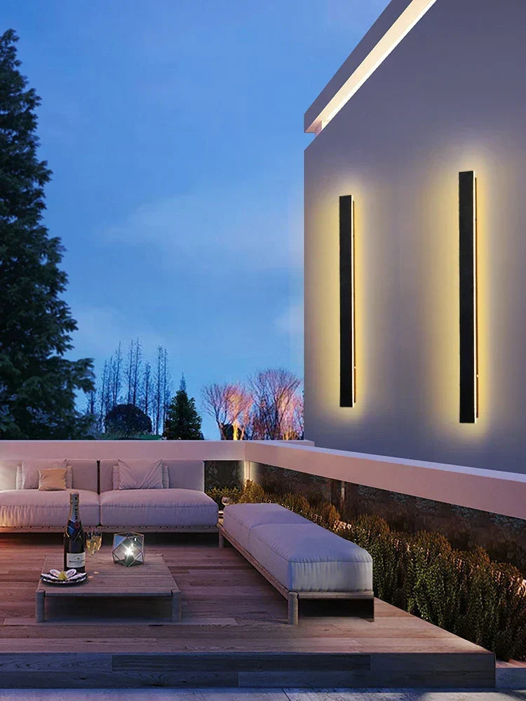 Linear LED outdoor wall light