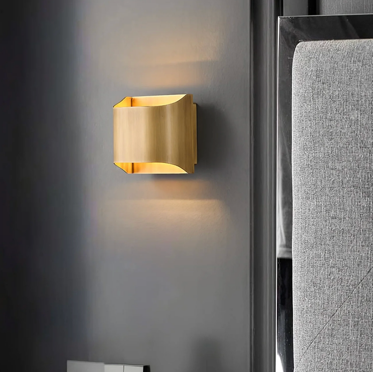 Up-Down LED Wall Lamp – Aluminum Cube, Black or Gold