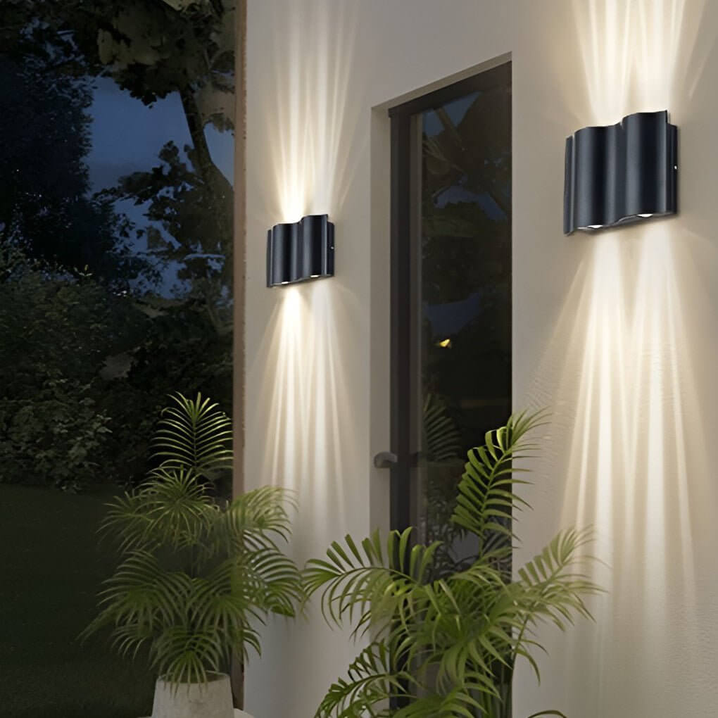Modern Wave LED Outdoor Wall Light – Black